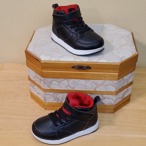 Cute Little Basketball High-Tops - Picture 4 of 9